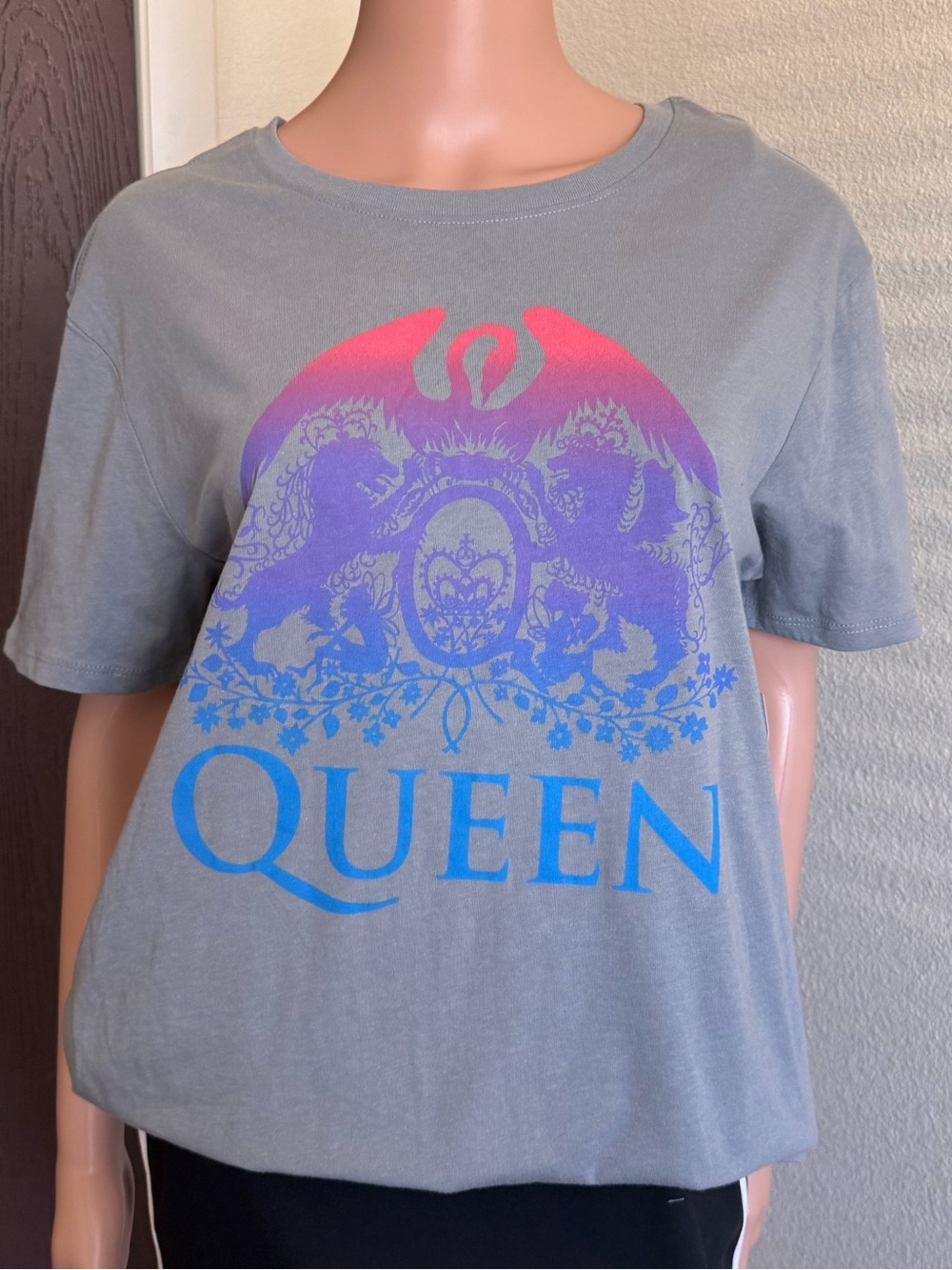 Time and Tru Queen Women's Graphic Tee, Size Medium